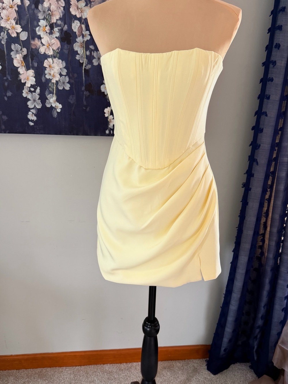 NWT Showpo AVERY Strapless Corset Mini Dress in Lemon Yellow size 6 - Picture 5 of 14